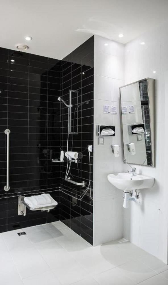 Standard Double Room with Free Breakfast - Accessible interior